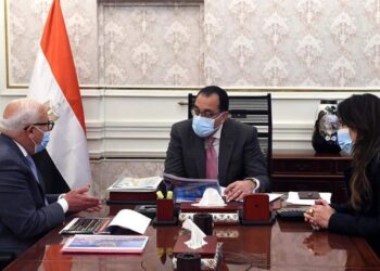 رئيس الوزراء يتابع مع محافظ بورسعيد موقف مشروعات المحافظة