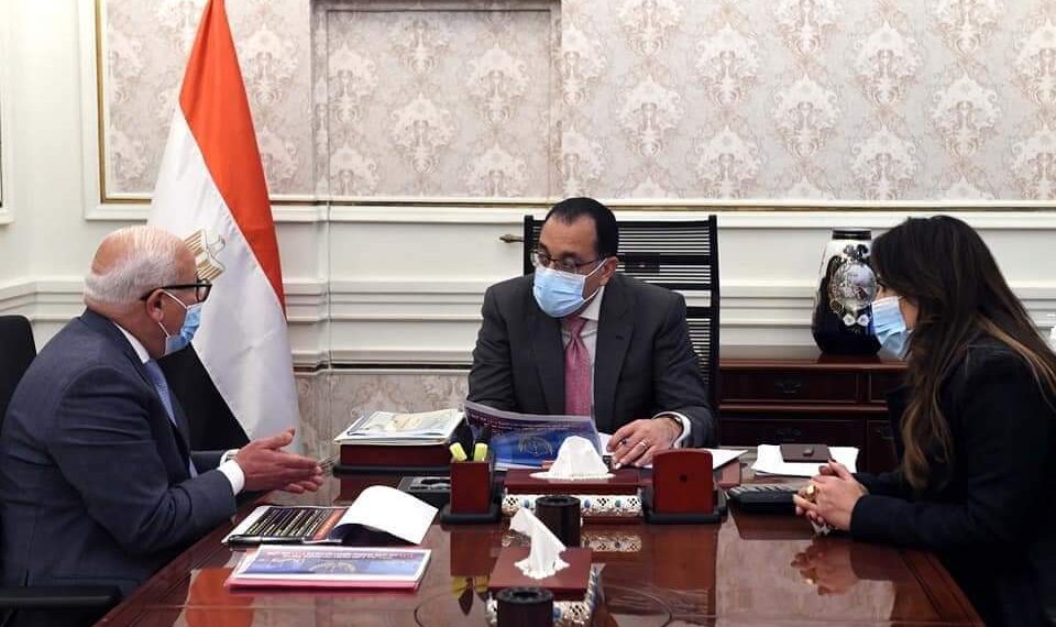 رئيس الوزراء يتابع مع محافظ بورسعيد موقف مشروعات المحافظة
