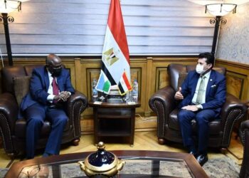 وزير الشباب والرياضة يبحث مع سفير جيبوتي تعزيز التعاون الثنائي