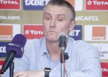 المريخ يُعلن إقالة مدربه عقب الخسارة من الأهلي