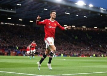 مان يونايتد يشتم رائحة الأمل بفوز مثير على توتنهام