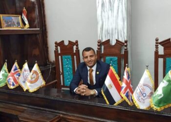 تعـويم العملة يعني هذا المصطلح رفع يد البنك المركزي (المسئول عن السياسة النقدية للبلاد)