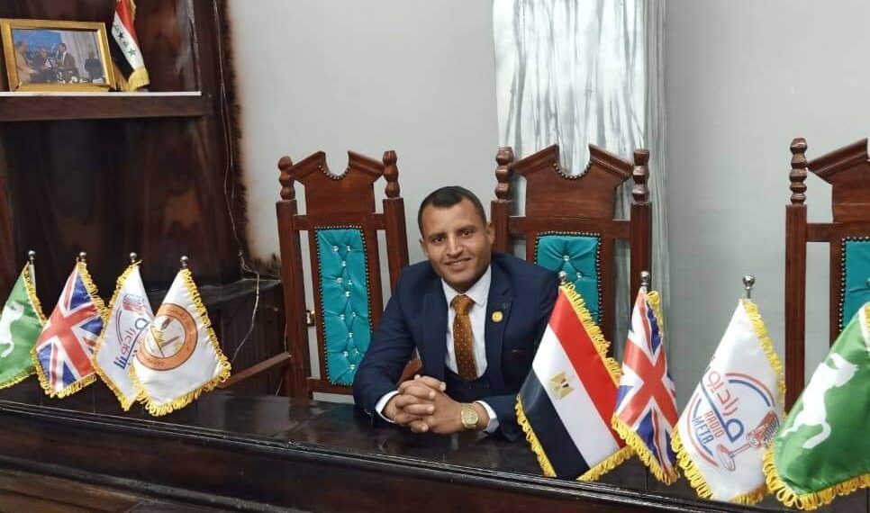 تعـويم العملة يعني هذا المصطلح رفع يد البنك المركزي (المسئول عن السياسة النقدية للبلاد)