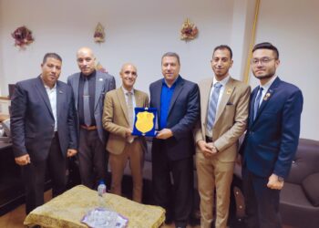 منظمة الحق لحقوق الانسان تكرم رئيس القطاع التجارى بشركة مياة الشرب بالقاهرة الكبرى