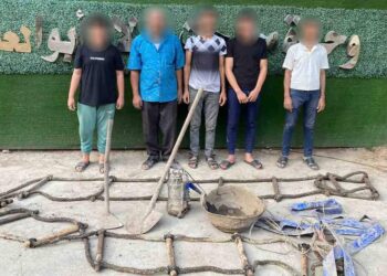 ضبط ٥ أشخاص اثناء تنقيبهم عن الآثار داخل عقار ببولاق أبو العلا