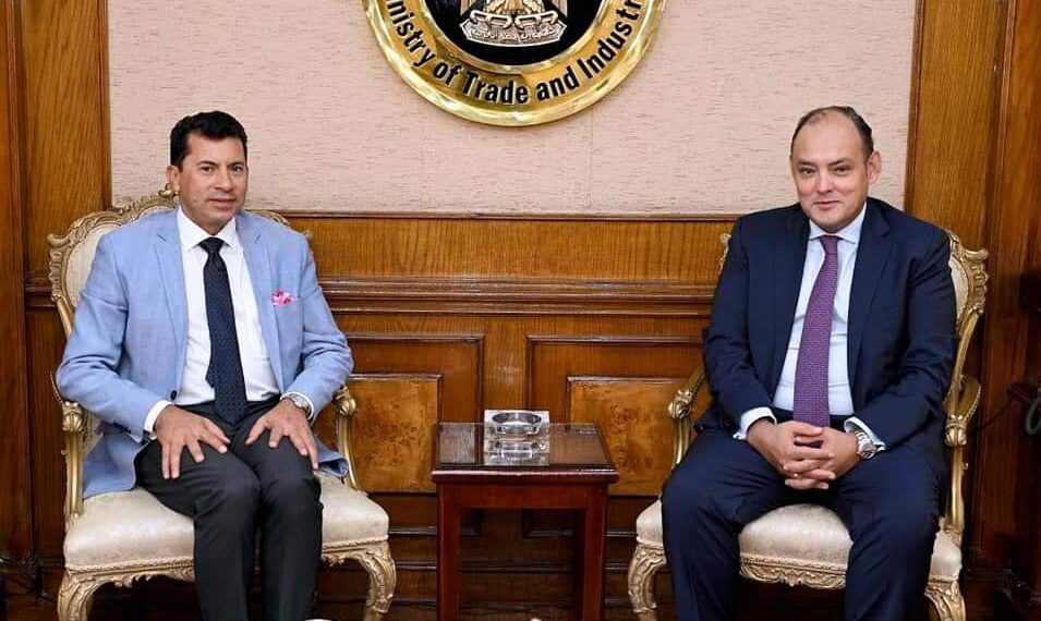 وزير التجارة والصناعة يستقبل وزير الشباب والرياضة