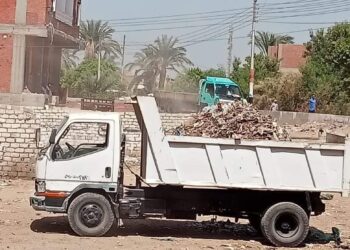 الصمطى ،، حملة نظافة بنطاق مركز ومدينه جرجا ورفع أكثر من 20 طن من القمامة والمخلفات من قرية خارفة.