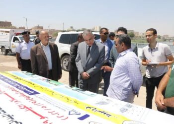 محافظ سوهاج يتفقد كوبري دار السلام أعلى الترعة الفاروقية