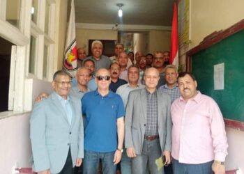 سكرتير عام محافظة سوهاج يكرم العاملين بالتنظيم والإدارة