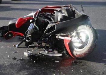 مصرع عامل في تصادم دراجة بخارية وتروسيكل بجرجا