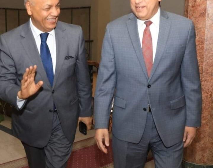 محافظ سوهاج يستقبل النائب والإعلامي “مصطفى بكرى”