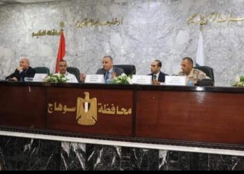 محافظ سوهاج يترأس الاجتماع التحضيري لتنفيذ التدريب العملي المشترك لمواجهة الأزمات والكوارث ” صقر ١٠٤ “