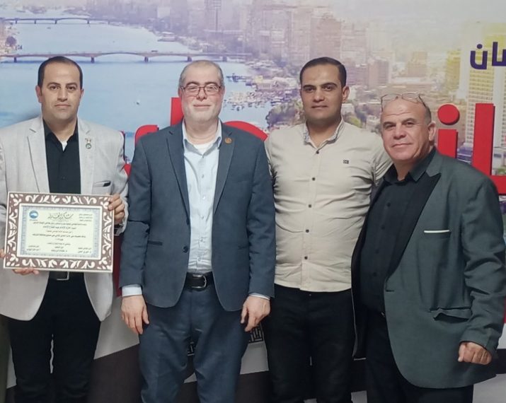 تكريم أسرة المجالس المحلية للزملاء الذين تم تكريمهم بجائزة العامل المثالى على مستوى محافظة الشرقية