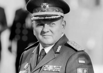 القائد العام للقوات الأوكرانية فاليري زالوجني بحالة صحية حرجة ويصارع الموت، وذلك بعد استهدافه بضربة روسية.