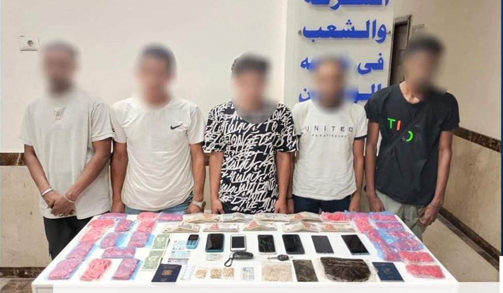 قامت الداخليه بضبط تشكيل عصابى