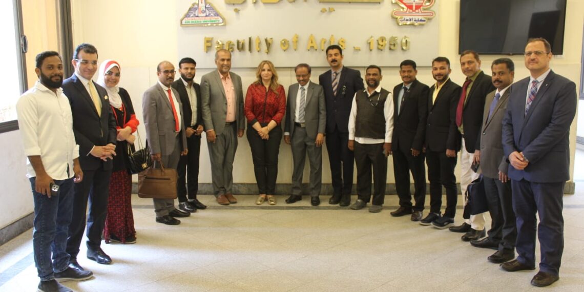 عميدة آداب عين شمس