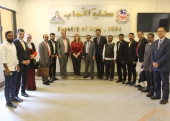 عميدة آداب عين شمس