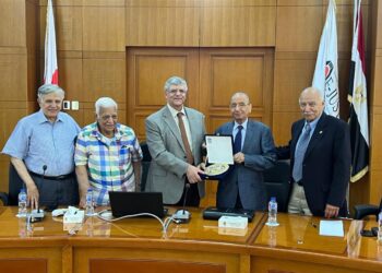 وفد من أعضاء مجلس ادارة المجمع العلمى المصرى يزور الجامعة المصرية اليابانية