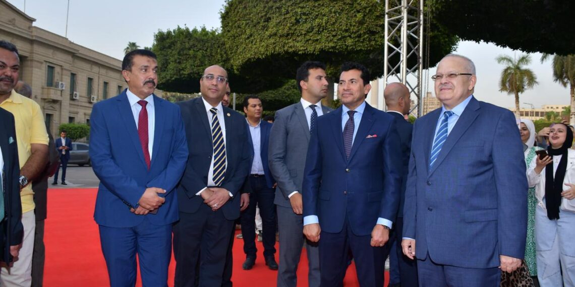 بحضور د. أشرف صبحى ود. الخشت ولفيف من رؤساء الجامعات والفنانين والإعلاميين: