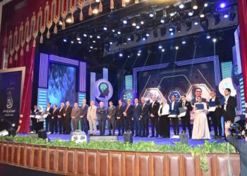 جامعة سوهاج  تحصد ٦ مراكز متقدمة بمهرجان إبداع ١٢ و وزير الشباب والرياضة ورئيس جامعة سوهاج يكرمان الفائزين