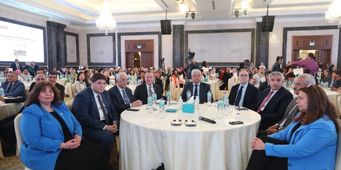 وزير التعليم العالي يشهد مؤتمر التأهيل الوظيفي تحت عنوان “الإستراتيجية الوطنية للتعليم العالي والبحث العلمي”