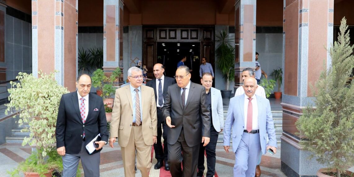 مجلس جامعة الزقازيق يعقدجلسته  بحضور محافظ الشرقيه ورئاسه رئيس الجامعه