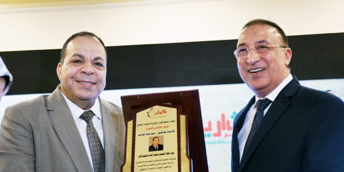 محافظ الإسكندرية يشيد بالرؤية الجديدة لهيئة تعليم الكبار
