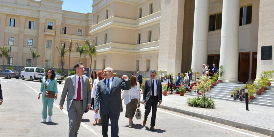 د. الخشت والسفير الفرنسي يفتتحان المكتب الوطني للوكالة الفرانكفونية بجامعة القاهرة الدولية بمدينة 6 أكتوبر