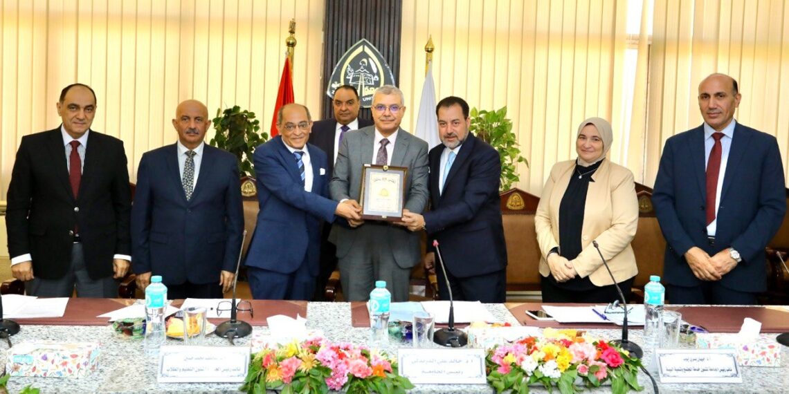 مجلس جامعة الزقازيق يعقداجتماعه برئاسة الدكتور خالد الدرندلى