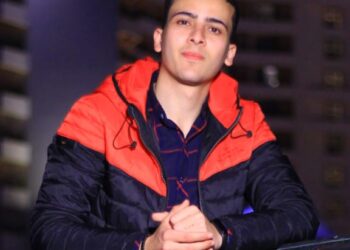 الصعود من القاع الي القمه      رحله كفاح شاب في العشرينات