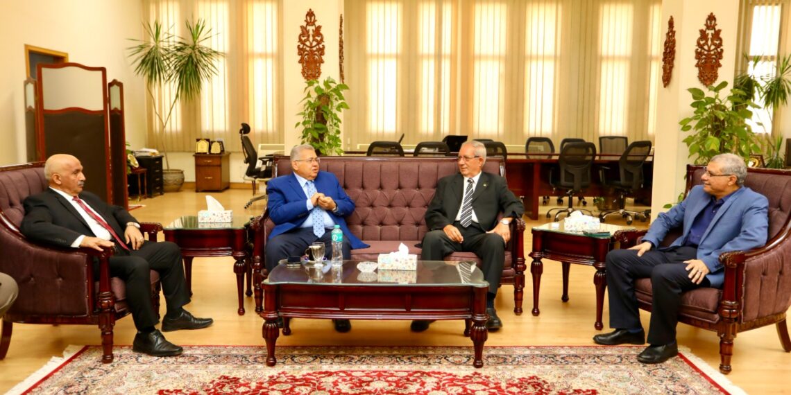 رئيس جامعة الزقازيق يستقبل وزيري التعليم العالي الأسبقين خلال زيارة لمناقشة رسالة دكتوراه بكلية الهندسة