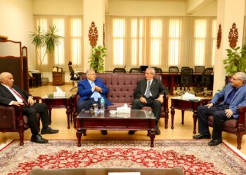 رئيس جامعة الزقازيق يستقبل وزيري التعليم العالي الأسبقين خلال زيارة لمناقشة رسالة دكتوراه بكلية الهندسة