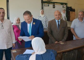جولة لرئيس جامعة دمياط للاطمئنان على سير امتحانات الدراسات العليا بكلية التربية النوعية
