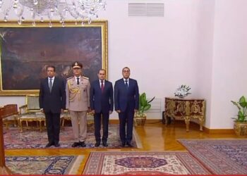 الدكتور حمدان ربيع رئيس جامعة دمياط يهنئ الدكتور أيمن عاشور لتجديد الثقة به وزيرًا للتعليم العالي والبحث العلمي