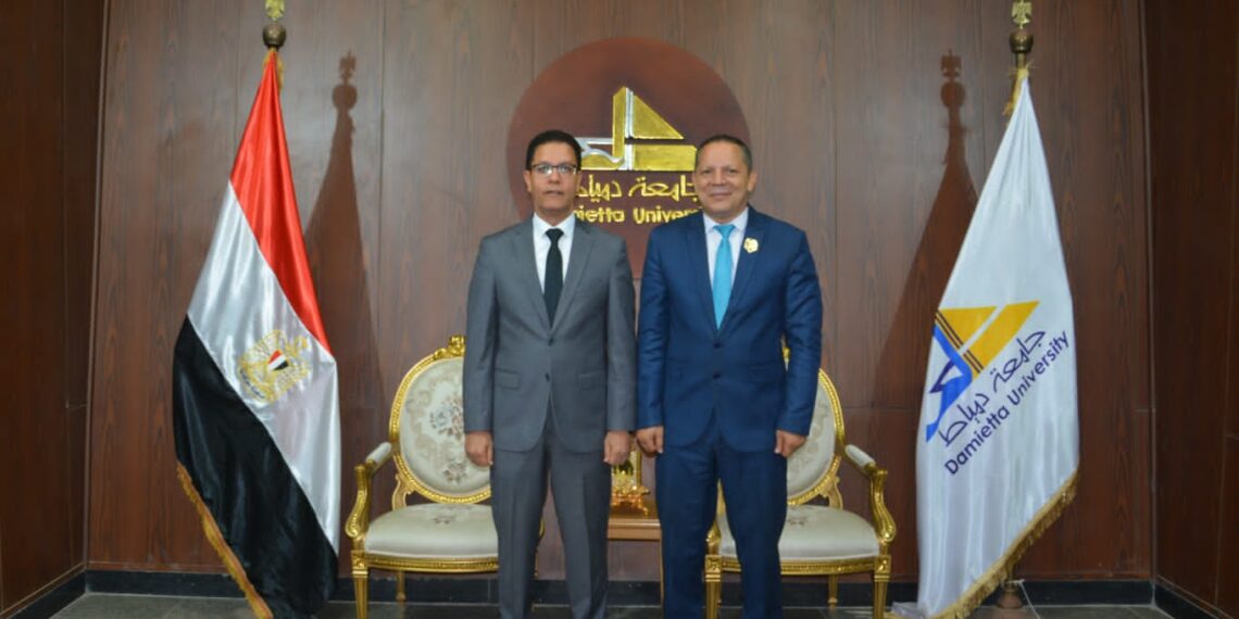 الدكتور حمدان ربيع رئيس جامعة دمياط يستقبل الدكتور ناصر الجيزاوي رئيس جامعة بنها