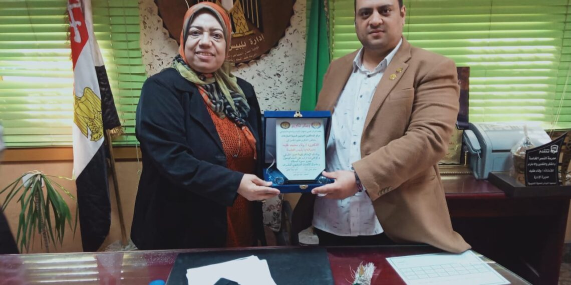 تكريم حقوقي للدكتورة وفاء طلبة مديرة الإدارة التعليمية وعدد من الكوادر التعليمية في بلبيس