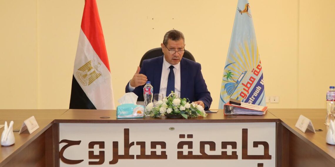 مجلس جامعة مطروح يبحث استعدادات إجراء امتحانات منتصف الفصل الدراسي الأول