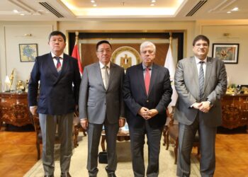 وزير التعليم العالي يبحث دعم التعاون المشترك مع كازاخستان في مجالات التعليم العالي والبحث العلمي