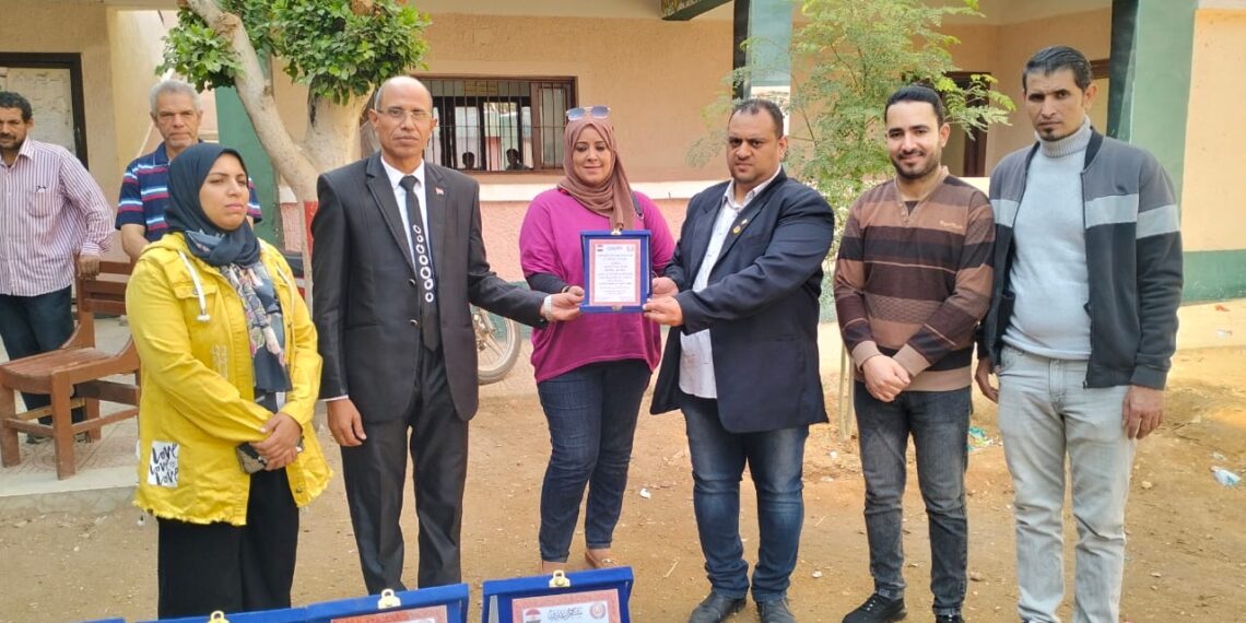 حفل تكريم بمدرسة الجلفي بعزبة الشيمي وتكريم بعض المعلمين المتميزين