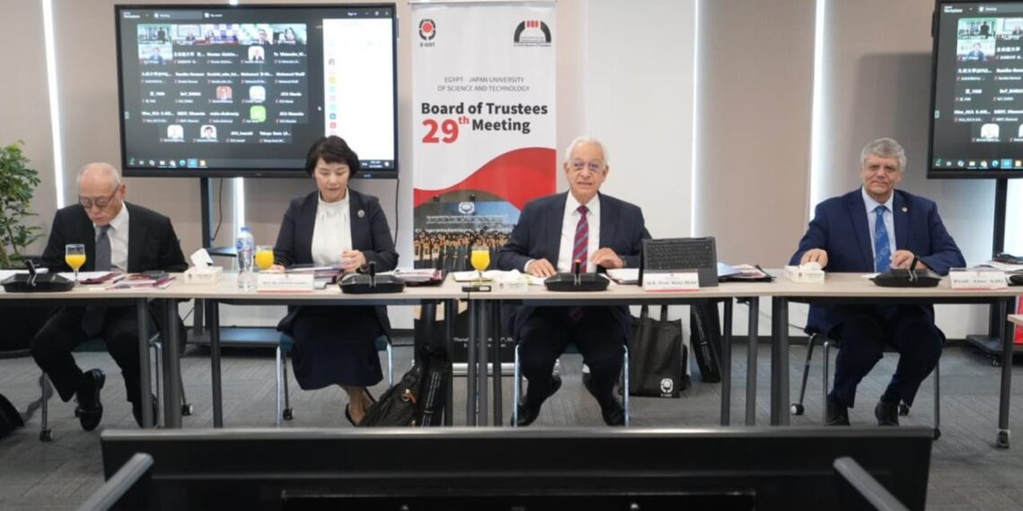 اجتماع مجلس أمناء الجامعة المصرية اليابانية برئاسة معالى الأستاذ الدكتور. هانى هلال رئيس مجلس الامناء