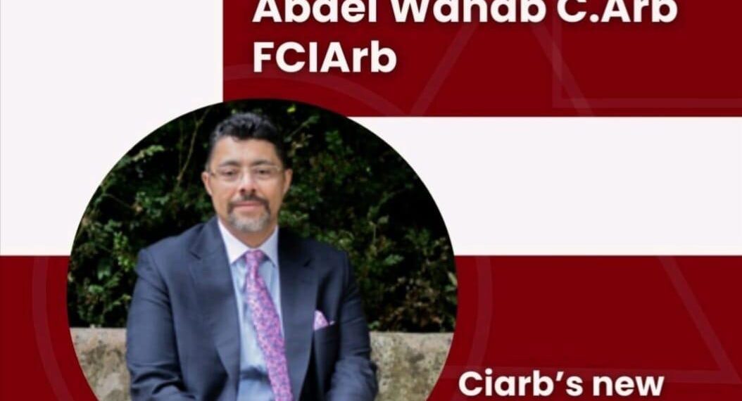 رئيس جامعة القاهرة يهنيء الاستاذ الدكتور محمد صلاح عبد الوهاب باختياره كأول مصري وأفريقي رئيسا للمجمع الملكي البريطاني للمحكمين (CIArb)