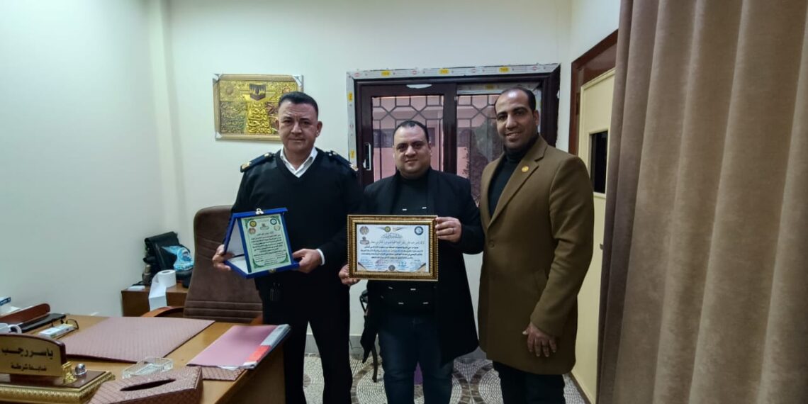 تهنئة الرائد ” ياسر رجب ” رئيس وحدة الفحص بقسم مرور العاشر من رمضان