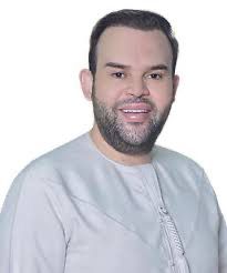 محمد سمو الدين الطالبي يتألق في الموضة والعمل الخيري ويُطلق “الطالبي بيت العود” بعطر فاخر